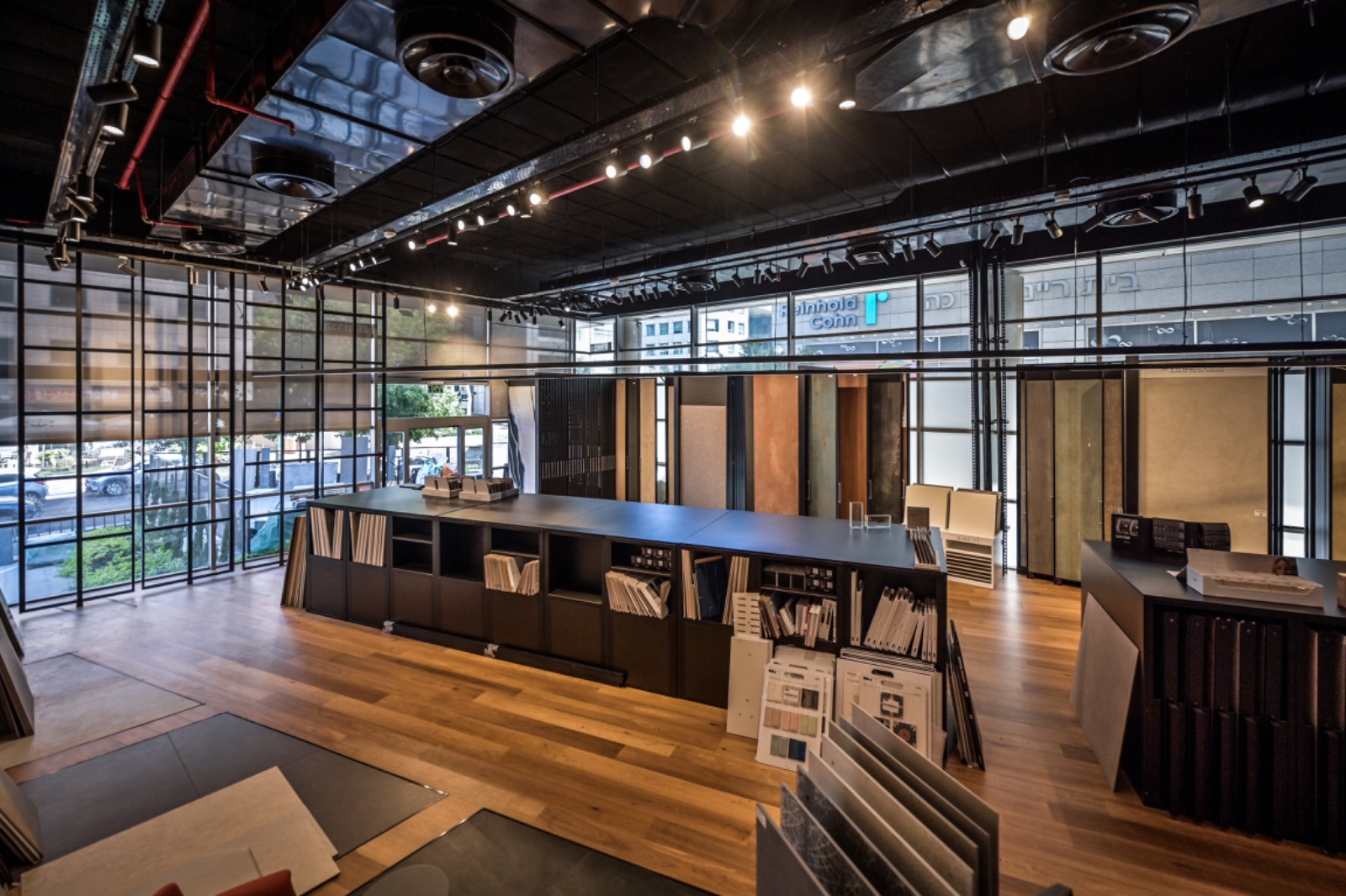 אולם תצוגה LIMA רמת החייל